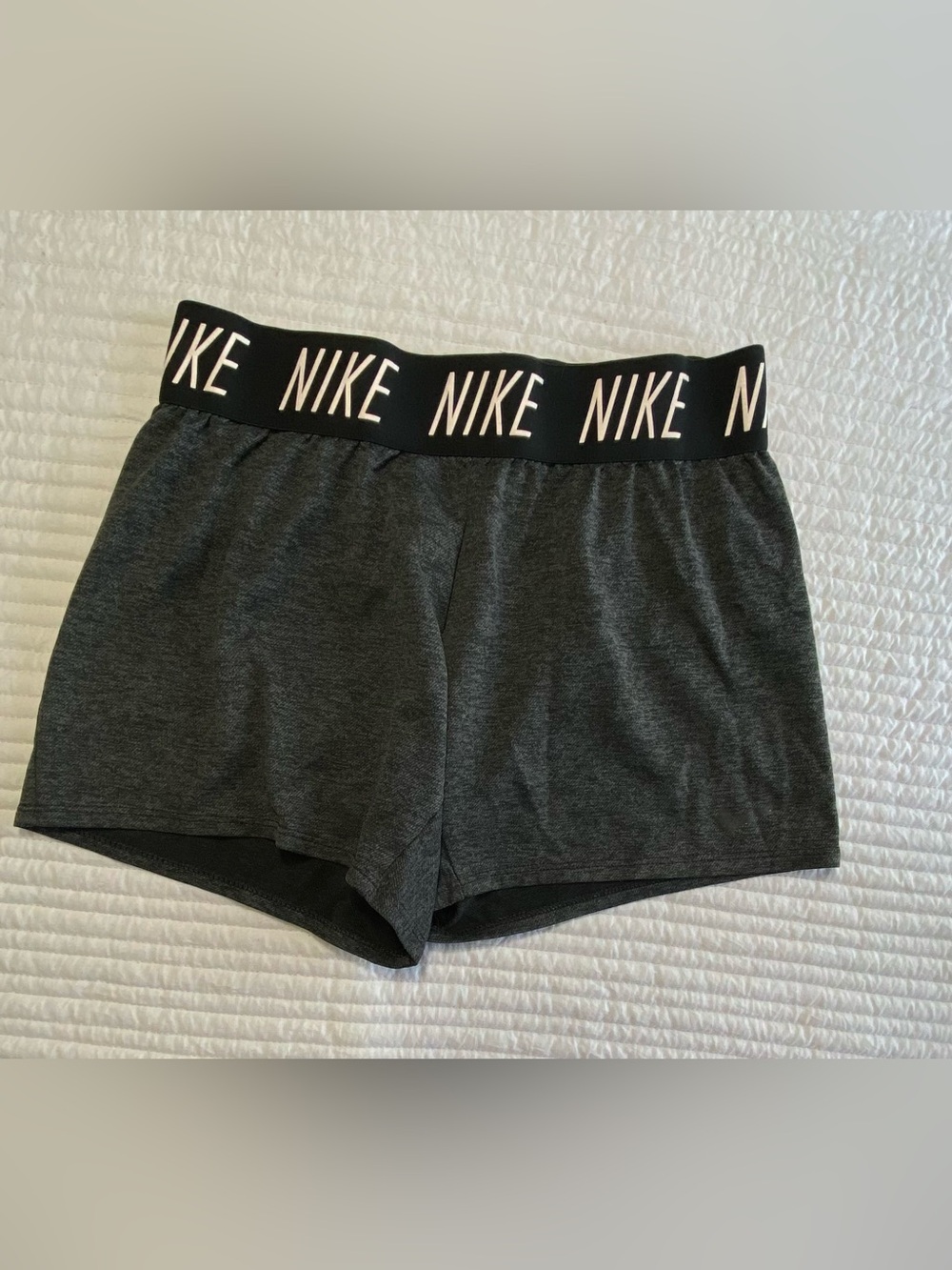 Girls Nike Trophy Dri-FIT Athletic Training Shorts.